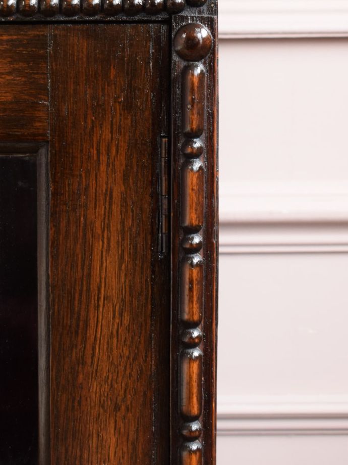 アンティーク家具らしい装飾