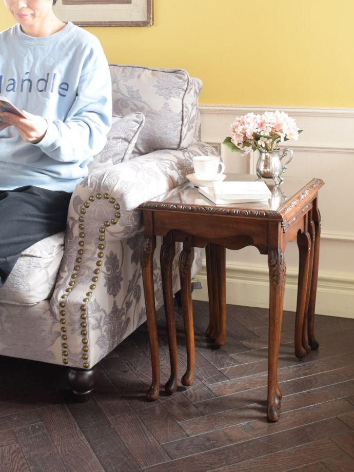 英国スタイルのアンティークテーブル