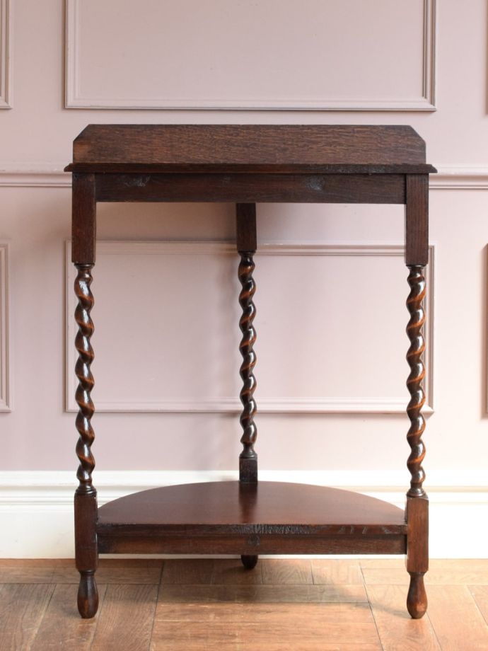 コンソールテーブルの後ろ姿