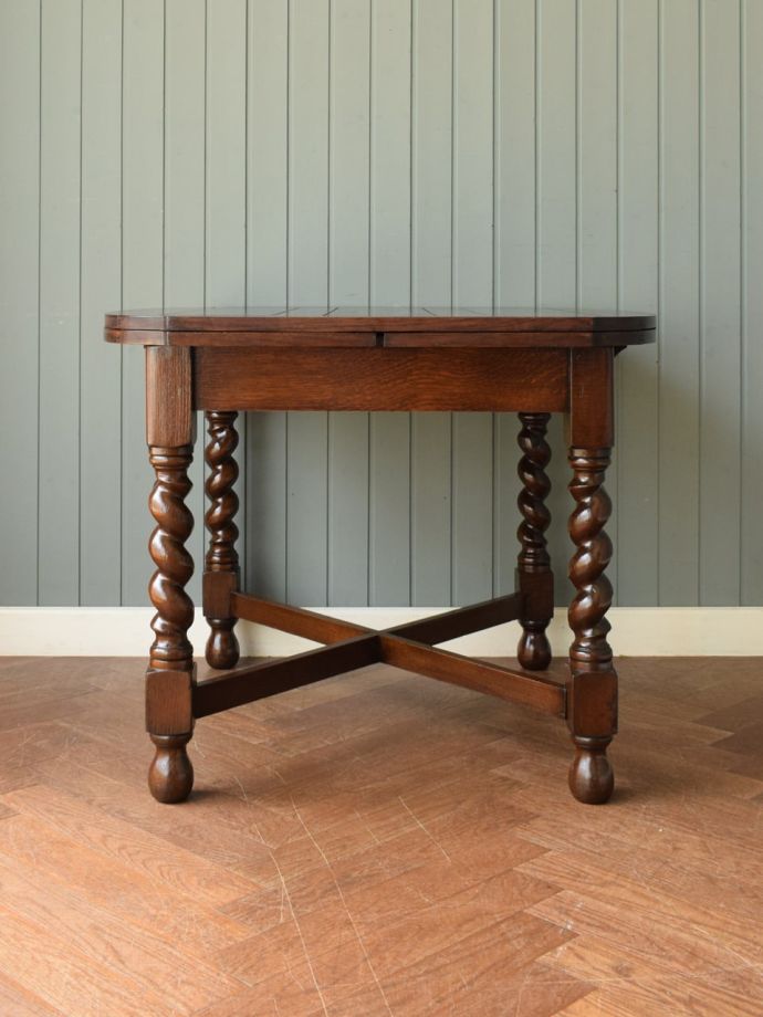 伸長式テーブルの側面