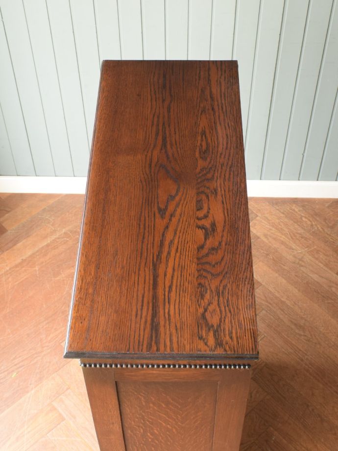 キャビネットの天板