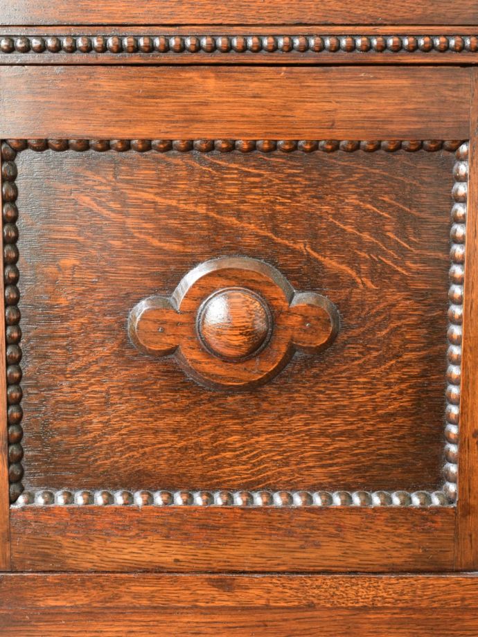 アンティーク家具らしい装飾