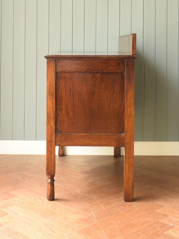 アンティークチェストの側面