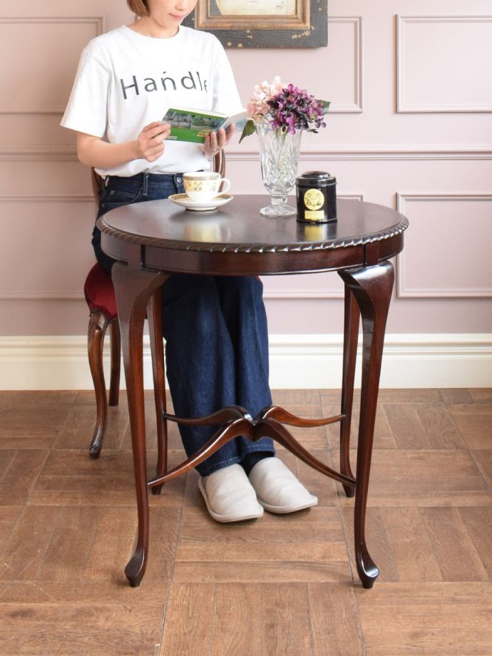 アンティークのオケージョナルテーブル