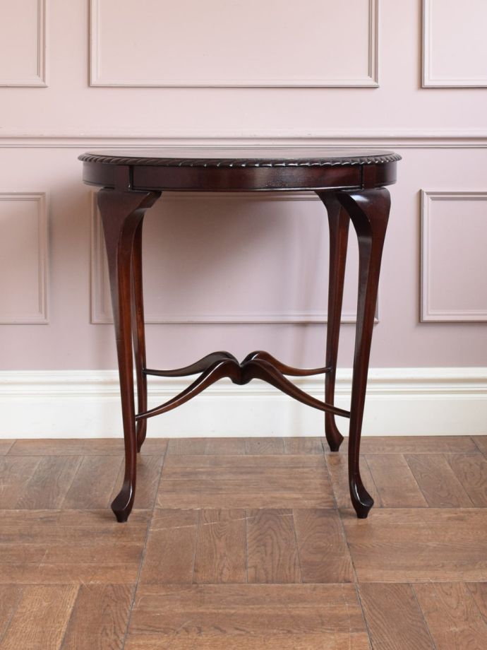 アンティーク家具の側面