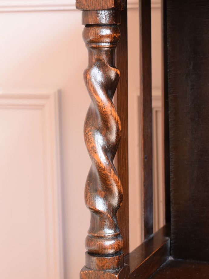 英国アンティークらしい装飾