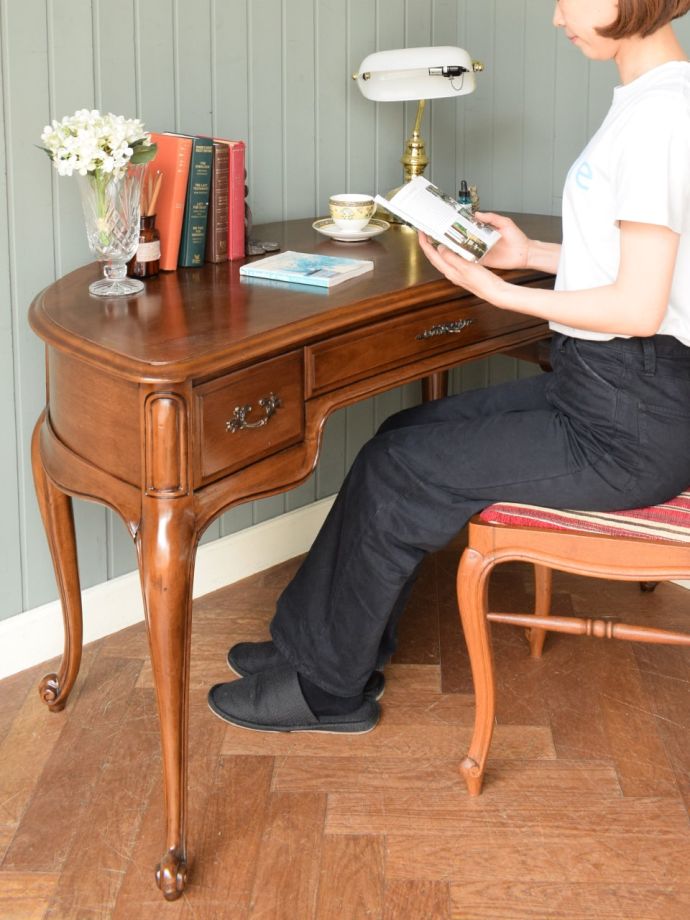 書斎机で楽しむ贅沢な時間