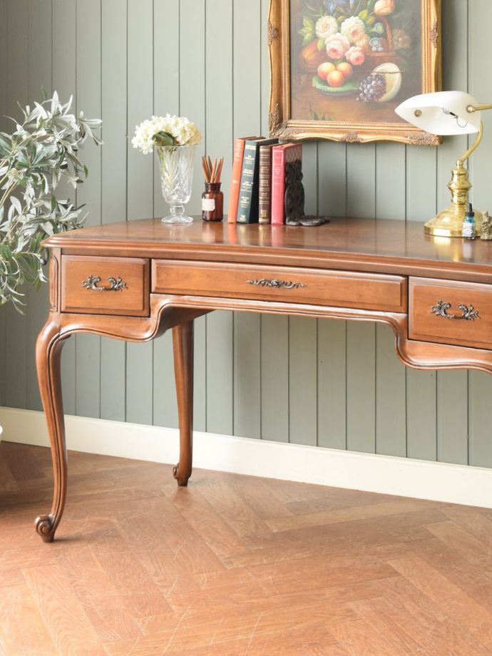 アンティークデスクの美しい木目