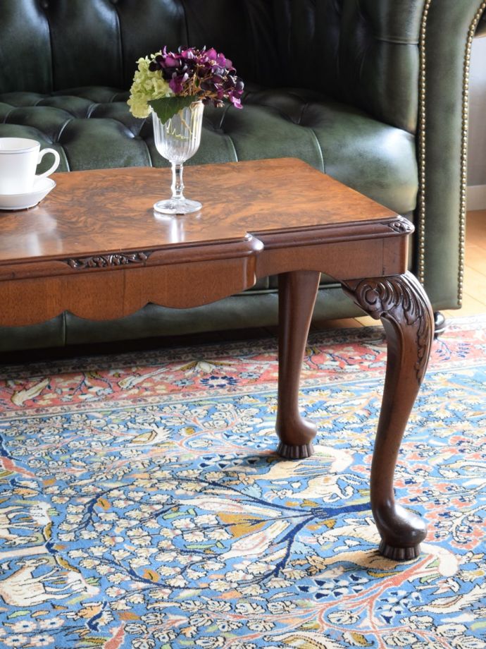 英国のアンティーク家具らしいデザイン