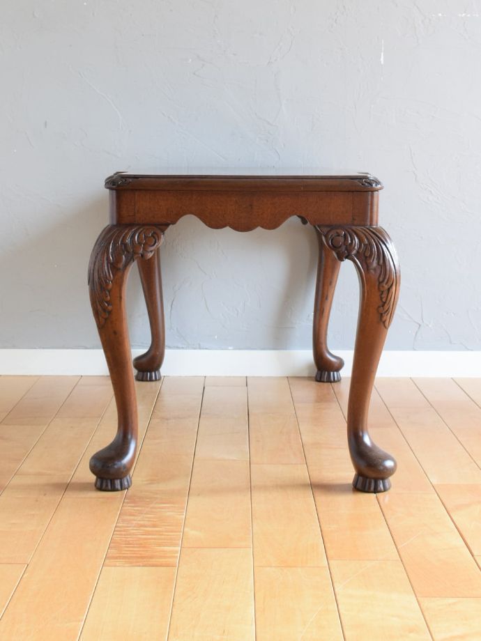 コーヒーテーブルの側面