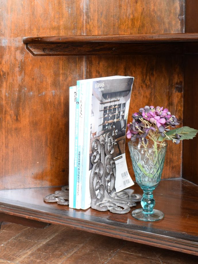 キャビネットの扉を開けると