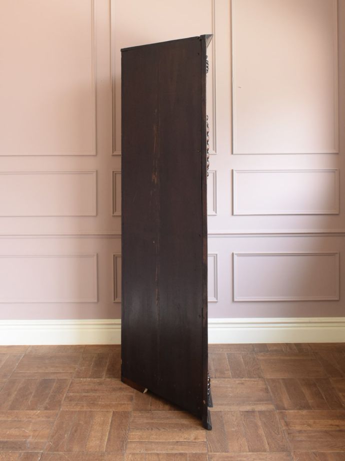 コーナーキャビネットの側面