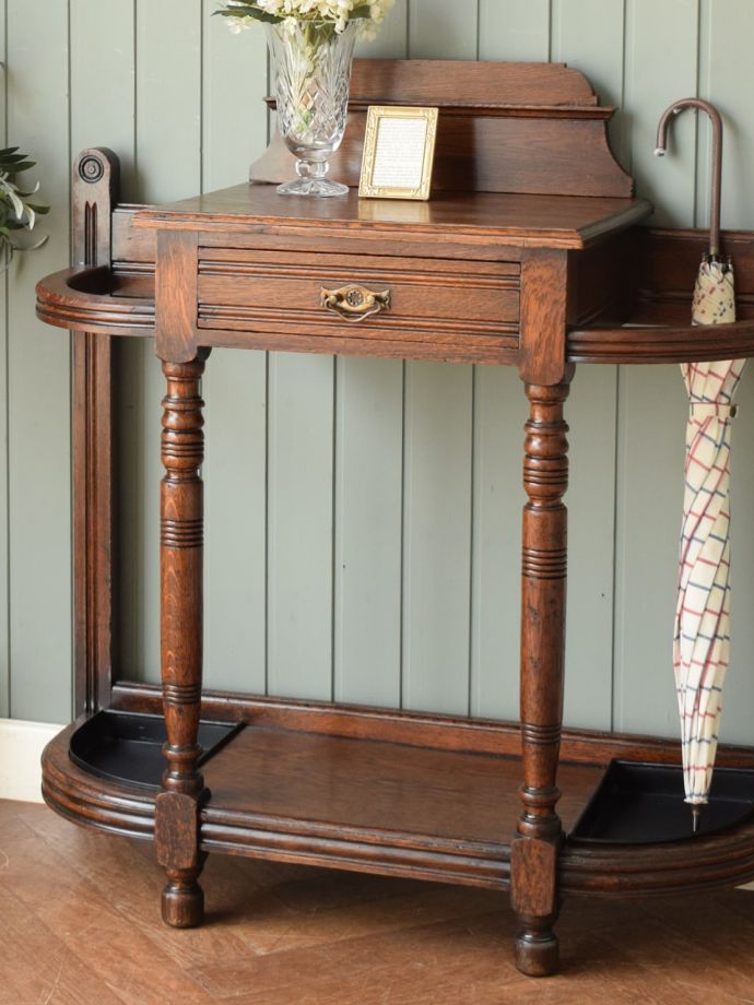 傘立てとして使うアンティーク家具