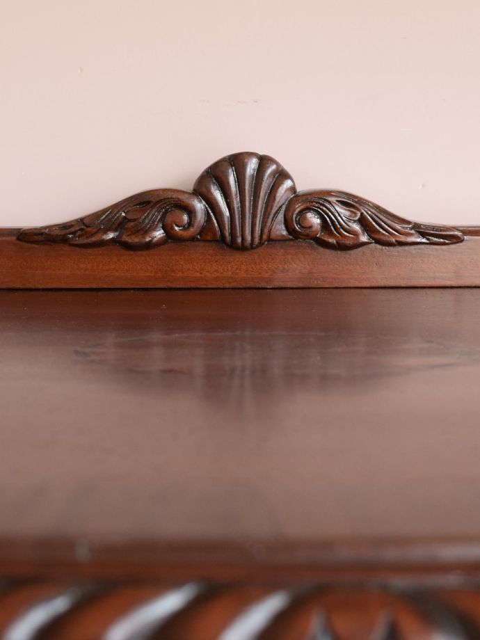 アンティーク家具の装飾