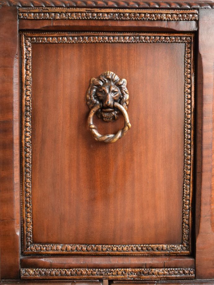 アンティークチェストの装飾