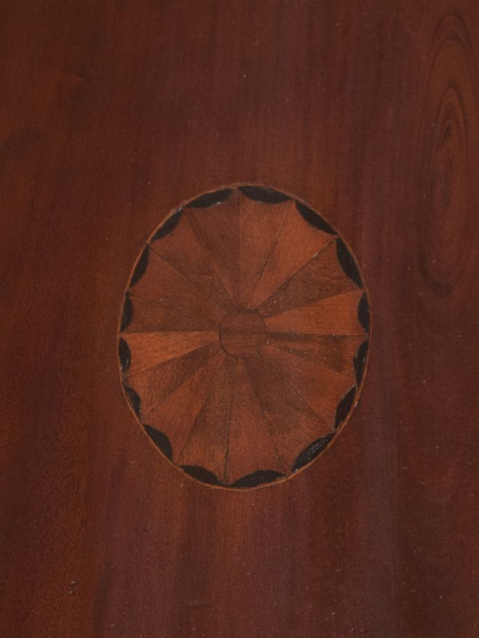 アンティークチェストの装飾