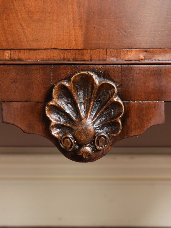 アンティークチェストの装飾