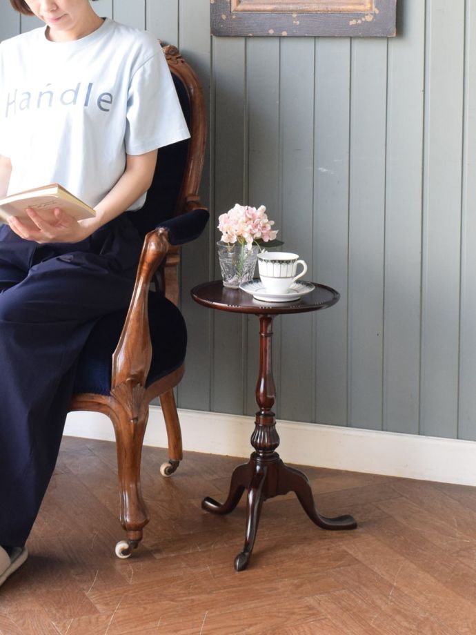 アンティークのワインテーブル