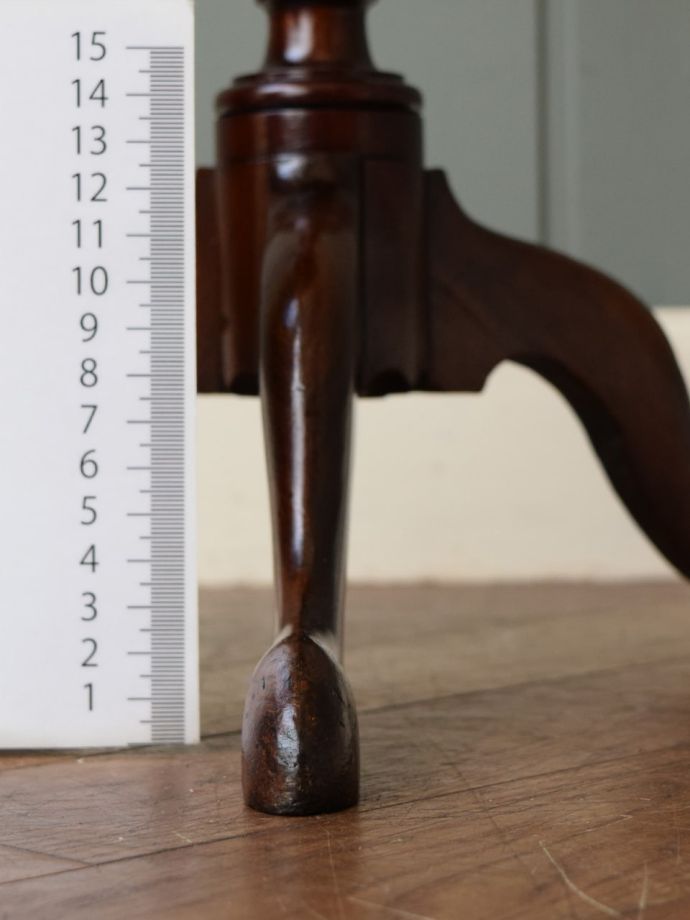 アンティークテーブルの脚