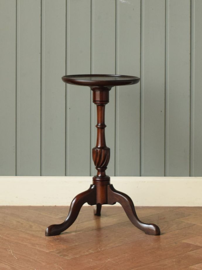 アンティークコーヒーテーブルの側面