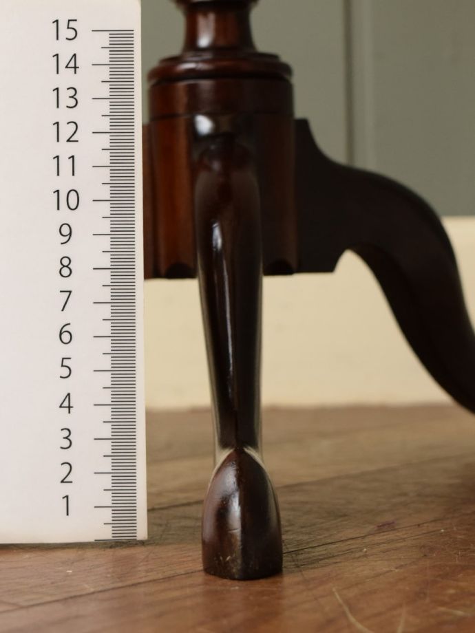 アンティークテーブルの脚