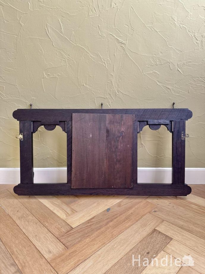 ウォールフックの後ろ姿