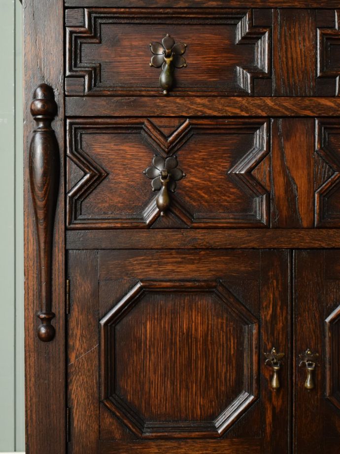 アンティーク家具の装飾