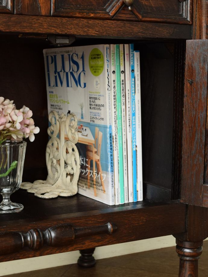 収納たっぷりのキャビネット