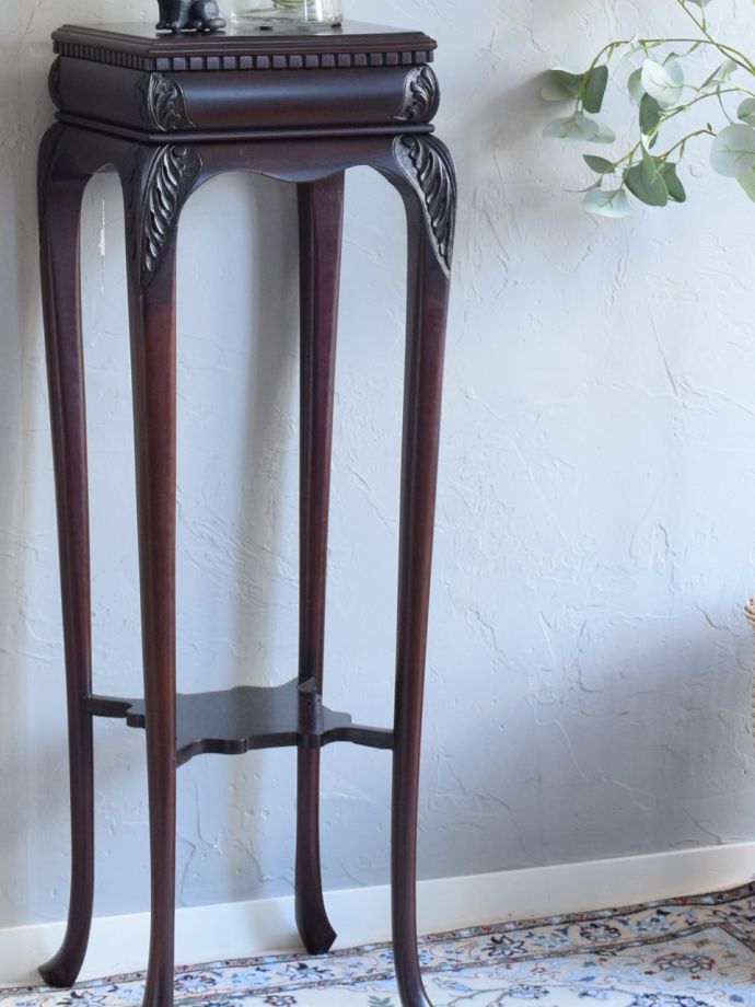 英国のアンティーク家具らしいデザイン