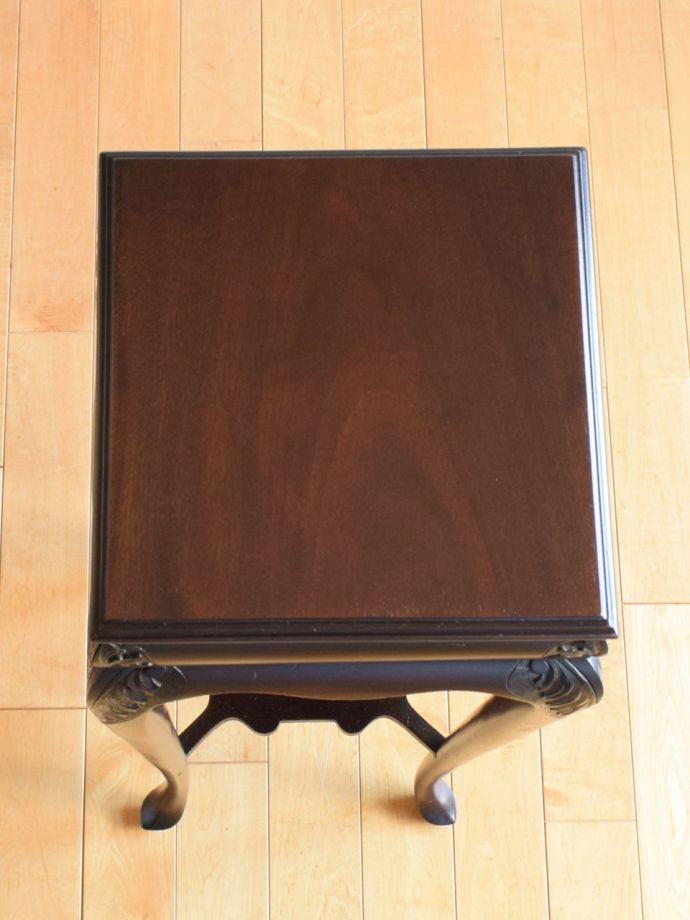 アンティークのプランツスタンドの天板