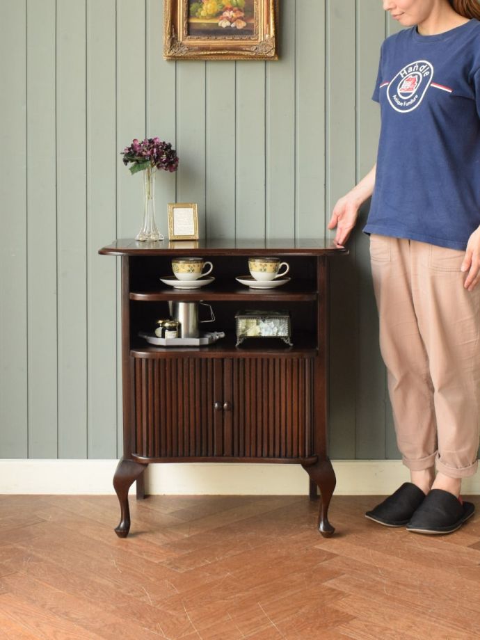 英国アンティークのオープンシェルフ