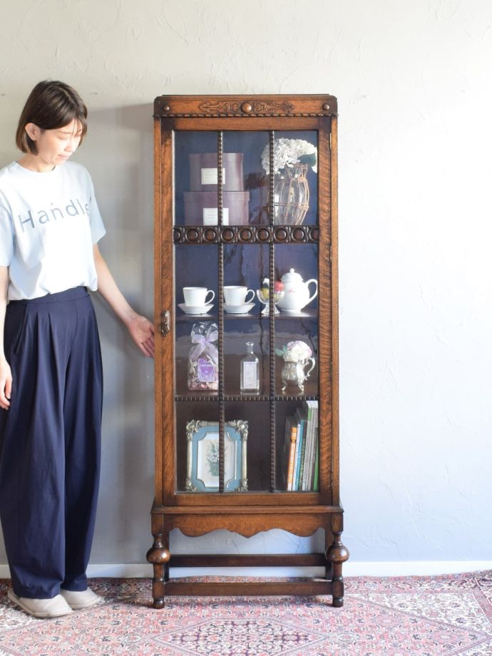英国アンティークのガラスキャビネット