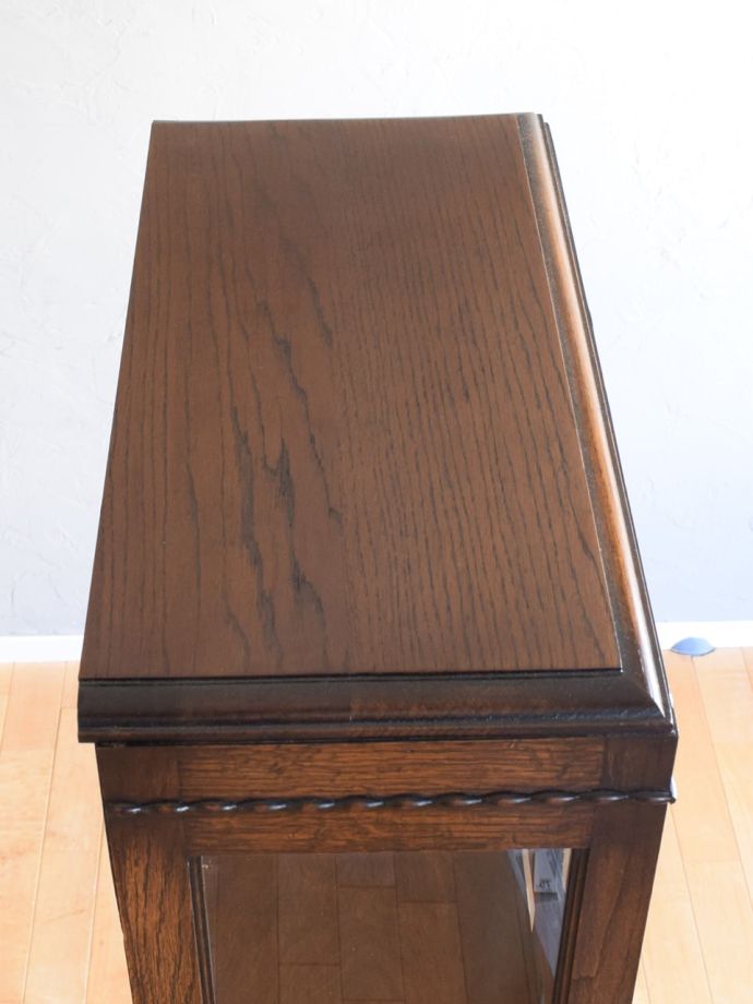 アンティークキャビネットの天板