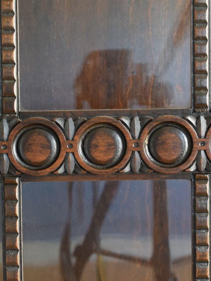 ガラスキャビネットの装飾