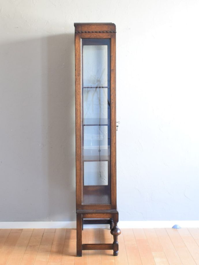 アンティークキャビネットの側面