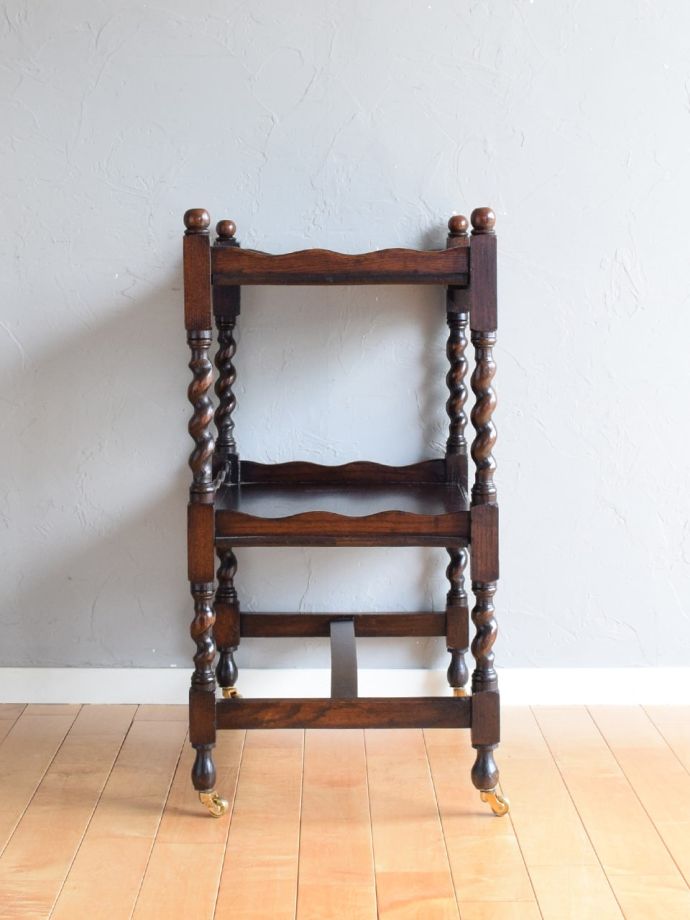 アンティークワゴンの側面