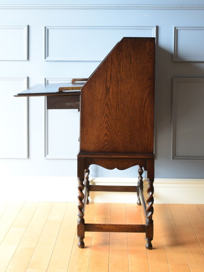 ライティングビューローの側面