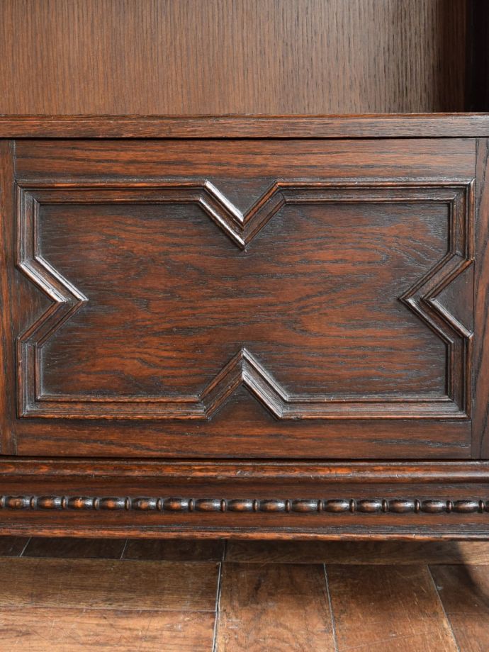 アンティーク家具の装飾