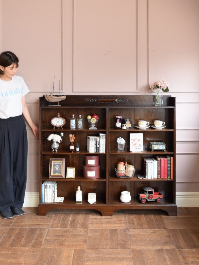 アンティークのオープンシェルフ