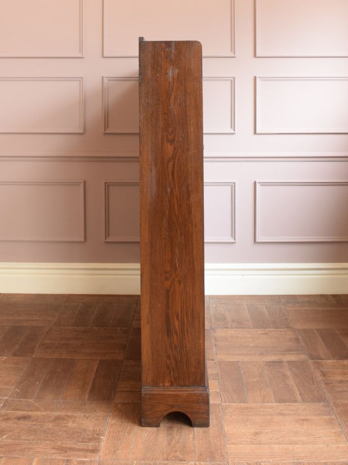 オープンシェルフの側面