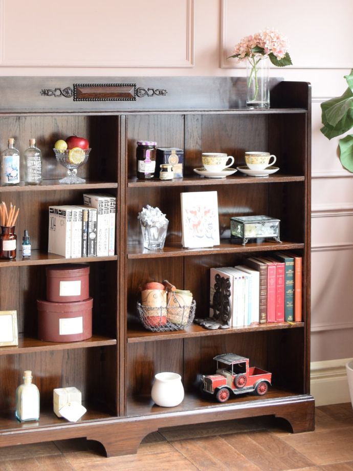 アンティーク家具らしい美しい木目