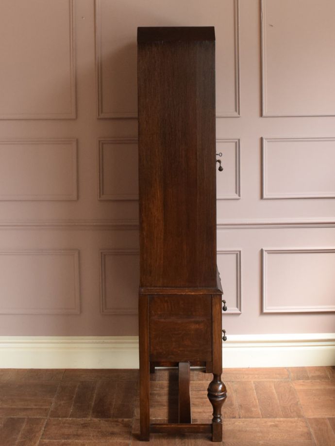 キャビネットの側面