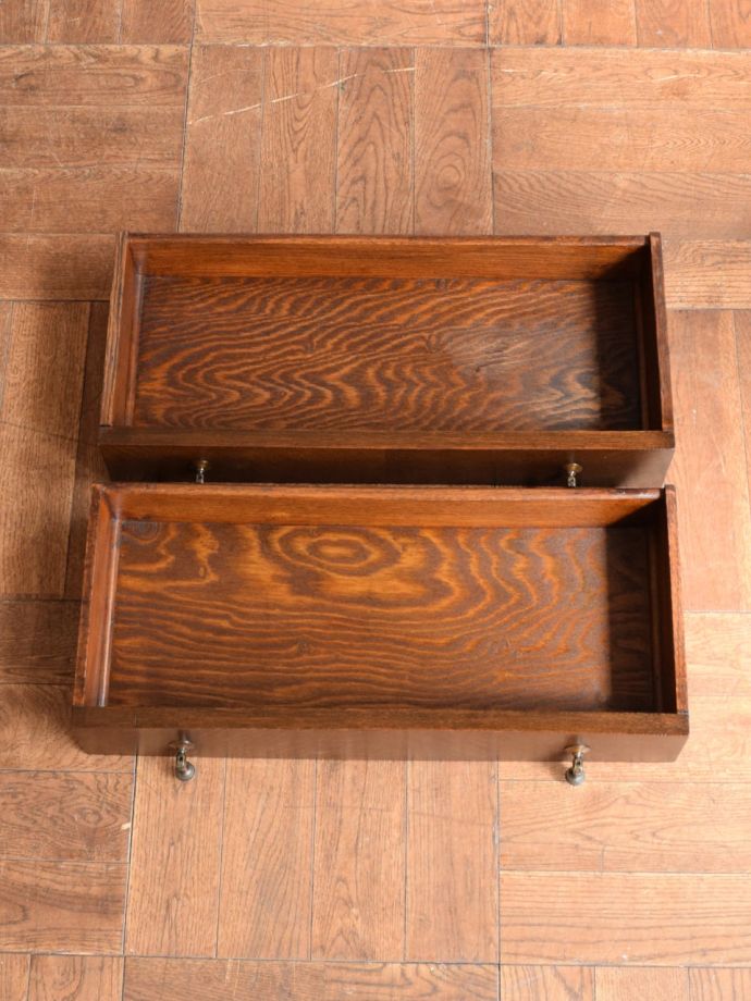 アンティーク家具の引き出し