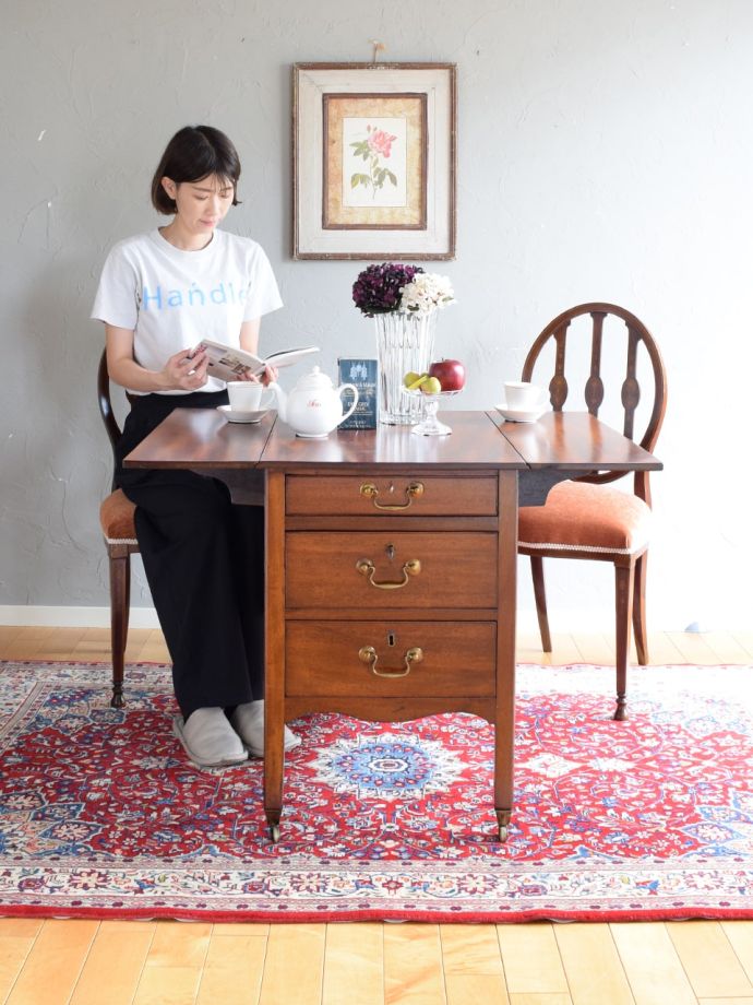 英国アンティークのチェスト