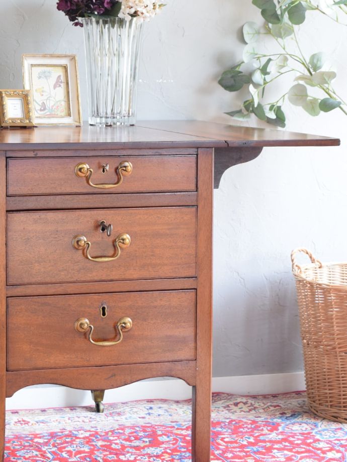 アンティークチェストの美しい木目