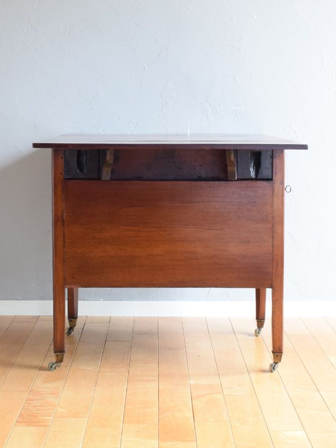 チェストの側面