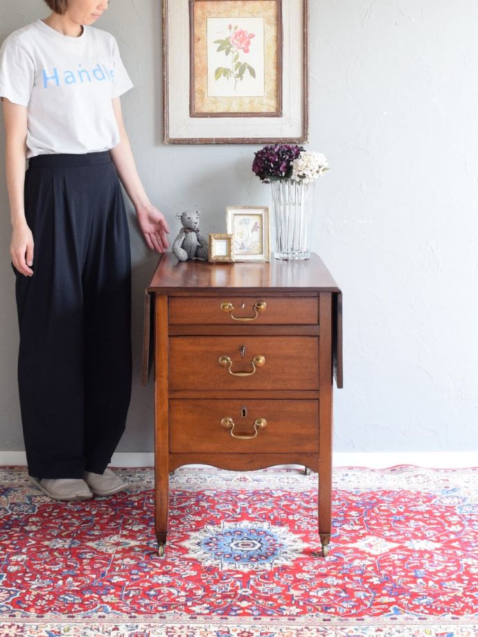 英国アンティークのチェスト