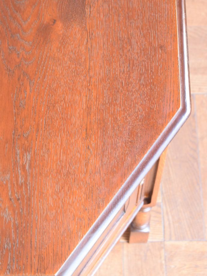 アンティークデスクの木目