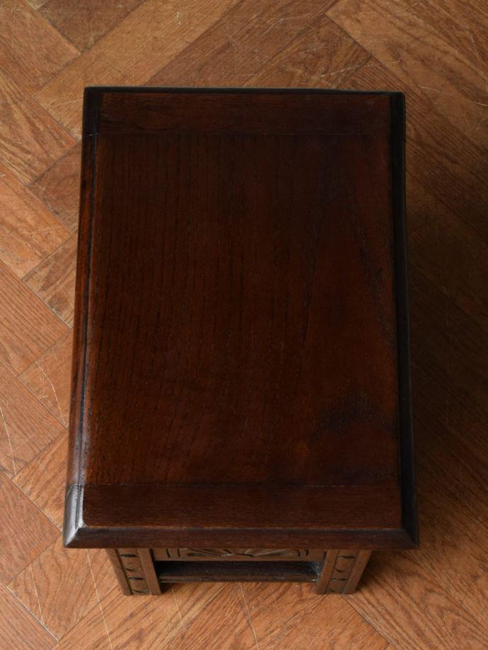 アンティークのブランケットボックスの天板