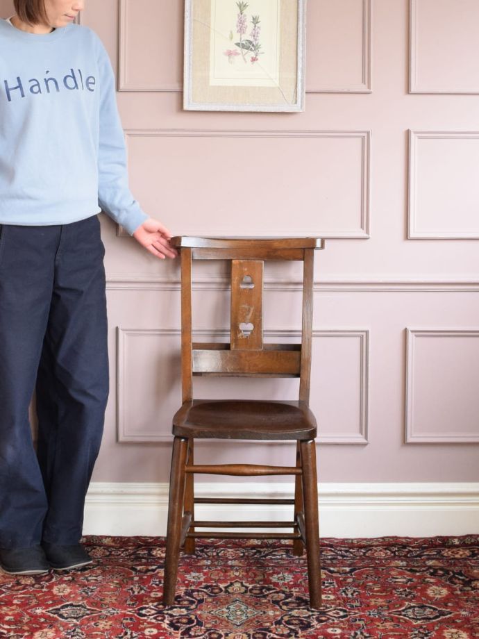 英国アンティークのチャーチチェア